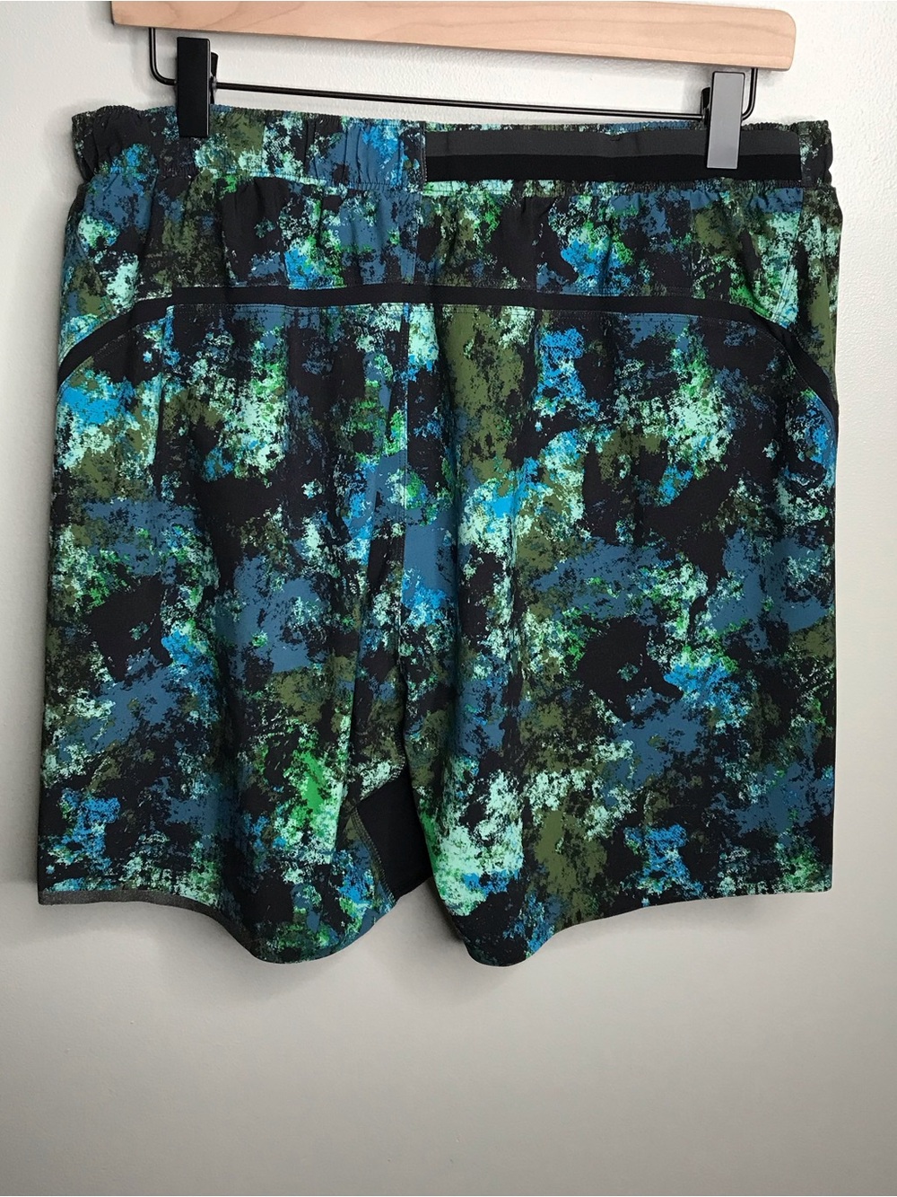 Lululemon Surge Shorts Men’s XL Built in liner 7” inseam - Picture 2 of 4